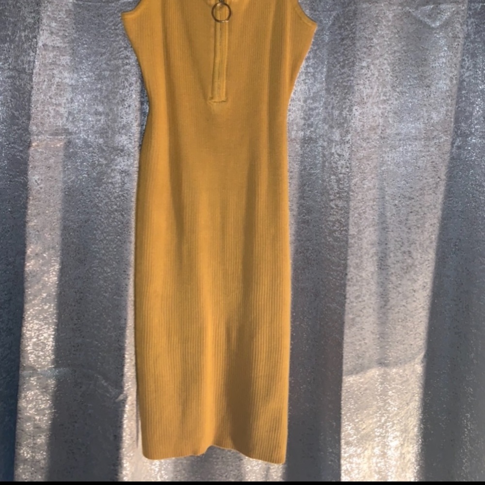 Dress - Picture 2 of 2